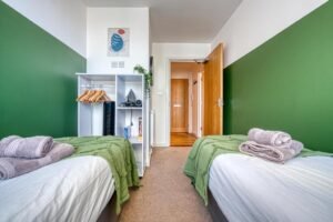 Welcome to Enterprise House Apartment for convenient corporate stays. Enjoy modern amenities and nearby attractions. Book with us ! | Urban Stay