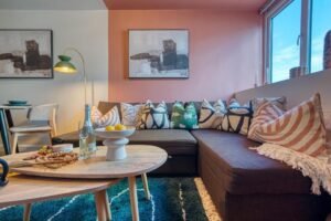Welcome to Enterprise House Apartment for convenient corporate stays. Enjoy modern amenities and nearby attractions. Book with us ! | Urban Stay