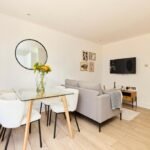 Discover Lambeth luxury at Streatham Crib. Ideal for business or leisure, enjoy modern comforts, convenient transport links, and top London attractions. | Urban Stay