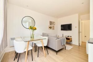 Discover Lambeth luxury at Streatham Crib. Ideal for business or leisure, enjoy modern comforts, convenient transport links, and top London attractions. | Urban Stay