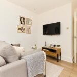 Discover Lambeth luxury at Streatham Crib. Ideal for business or leisure, enjoy modern comforts, convenient transport links, and top London attractions. | Urban Stay