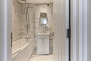 Discover Lambeth luxury at Streatham Crib. Ideal for business or leisure, enjoy modern comforts, convenient transport links, and top London attractions. | Urban Stay