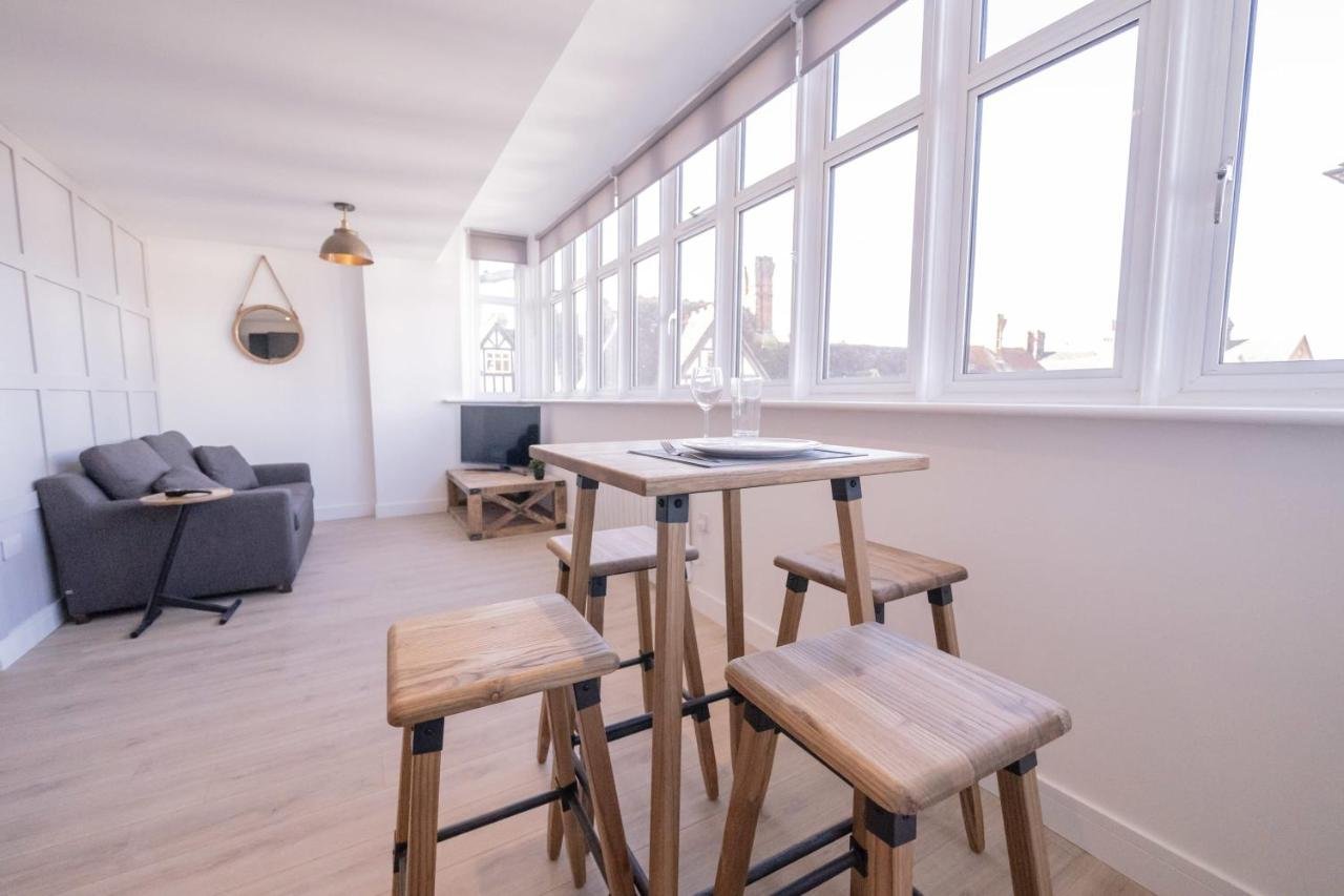 Serviced Apartments Didcot available now! Book Corporate Short Let Accommodation in Oxfordshire with all Bills Incl! No Fees - Best Rates -Call: 02086913920