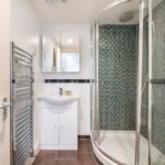 Discover luxury apartments in Fitzrovia at Hanson Street. Enjoy comfort, style, and easy access to London’s top attractions! | Urban Stay