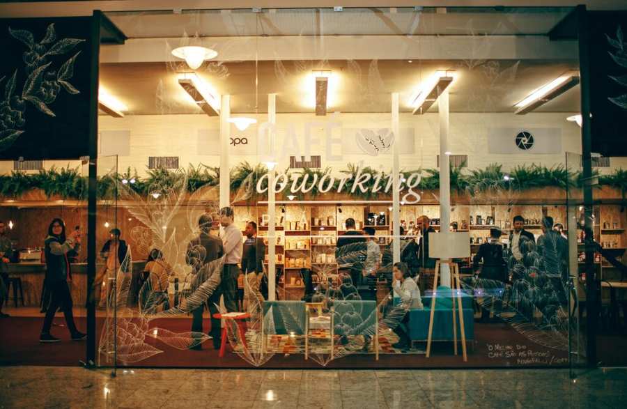 Get the Best Tips for Business Travellers to Stay Productive on the Road! Use Coworking Spaces, Practice Mindfulness, Eat Healthy & More!