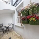 Stay at Warren Street for modern apartments in Fitzrovia, offering comfort, convenience, and easy access to business and tourist hubs. | Urban Stay