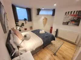 Book the best Serviced Apartment at London Bridge for families and groups. This large corporate accommodation is suitable for up to 7 guests! Urban Stay