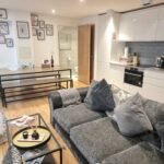 Book the best Serviced Apartment at London Bridge for families and groups. This large corporate accommodation is suitable for up to 7 guests! Urban Stay