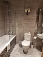 Book the best Serviced Apartment at London Bridge for families and groups. This large corporate accommodation is suitable for up to 7 guests! Urban Stay