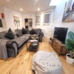 Book the best Serviced Apartment at London Bridge for families and groups. This large corporate accommodation is suitable for up to 7 guests! Urban Stay