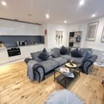 Book the best Serviced Apartment at London Bridge for families and groups. This large corporate accommodation is suitable for up to 7 guests! Urban Stay