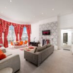 Stay in a luxury apartment in Canary Wharf with stylish accommodation, stunning views, and easy access to Central London and Heathrow.