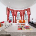 Stay in a luxury apartment in Canary Wharf with stylish accommodation, stunning views, and easy access to Central London and Heathrow.