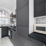 Stay in a premium Canary Wharf Serviced Apartment with river views, parking, and space for up to 8 guests. Don’t miss out – book now!