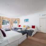 Stay in a premium Canary Wharf Serviced Apartment with river views, parking, and space for up to 8 guests. Don’t miss out – book now!