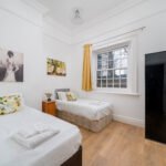 Serviced apartment in Canary Wharf. Sleeps 8. Close to ExCeL, O2, and DLR. Perfect for business, relocation, or city breaks.