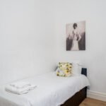 Serviced apartment in Canary Wharf. Sleeps 8. Close to ExceL, O2, and DLR. Perfect for business, relocation, or city breaks.