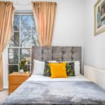 Stay in a luxury apartment in Canary Wharf with stylish accommodation, stunning views, and easy access to Central London and Heathrow.