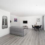 Book serviced accommodation in Enfield London with great transport links, modern amenities & access to parks, shops & cultural sights!