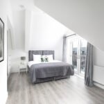 Serviced apartments in Enfield with Wi-Fi, kitchen, parking, and fast train links to London. Book your stay now.