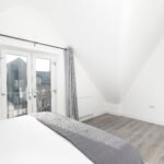 Serviced apartments in Enfield with Wi-Fi, kitchen, parking, and fast train links to London. Book your stay now.
