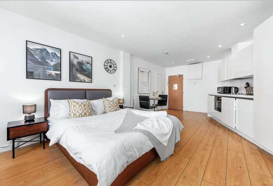 Stay at Corporate Rentals Soho in Vernon House, Central London. Ideal for business and leisure, near West End and transport links.