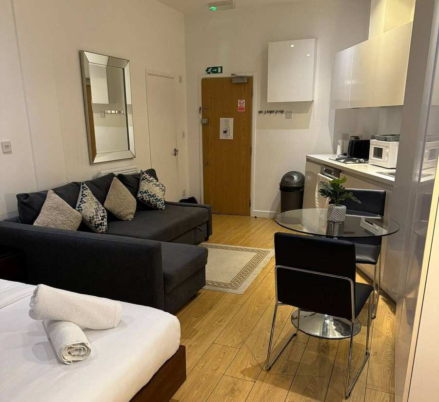 Book Holiday Rentals Soho for stylish accommodation near Piccadilly Circus, Covent Garden, and the West End. Ideal for business and leisure.
