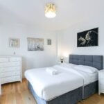 Serviced Apartment Westminster near Waterloo with modern amenities and great London Eye views. Perfect for couples and business stays.