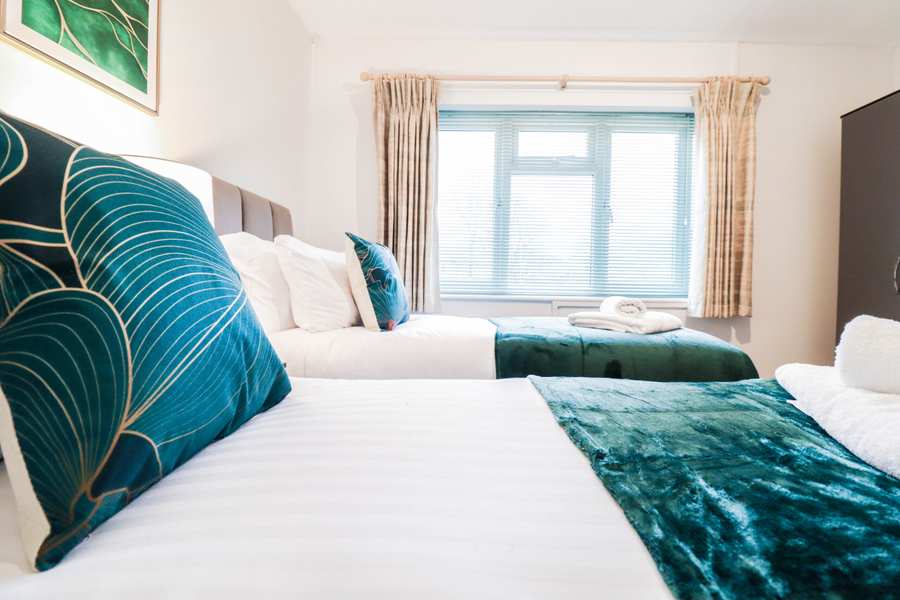 Serviced Apartments Hertford – Comfortable 4-bedroom stay in Borehamwood with great transport links, parking, and nearby amenities. Book Now