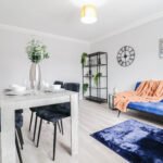 Enjoy spacious Luton serviced apartments with private parking near London Luton Airport, perfect for business and leisure stays. Book Now!