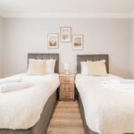 Enjoy spacious Luton serviced apartments with private parking near London Luton Airport, perfect for business and leisure stays. Book Now!