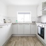 Enjoy spacious Luton serviced apartments with private parking near London Luton Airport, perfect for business and leisure stays. Book Now!