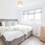Enjoy spacious Luton serviced apartments with private parking near London Luton Airport, perfect for business and leisure stays. Book Now!