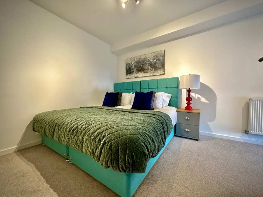 Modern Bristol Serviced Apartments in Nailsea by Urban Stay, near transport links, business hubs, and local attractions. Book Now