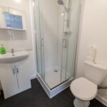 Enjoy a comfortable stay at Short Let Apartments in Luton, with convenient access to transport links, local attractions, and business hubs.