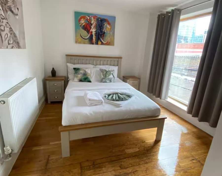 Discover modern family accommodation in Stevenage with easy access to London. Enjoy comfort, convenience, and fast transport.