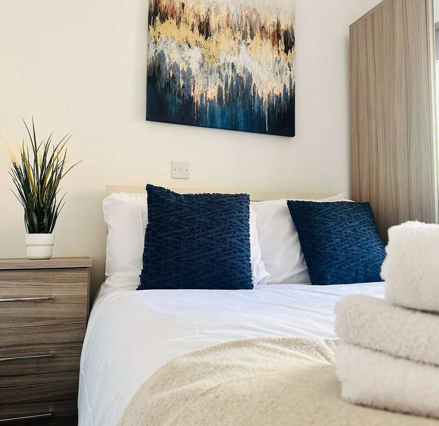 2-bedroom serviced apartments in Southampton near city centre and transport links. Perfect for business and leisure stays. Book Now