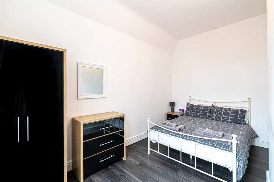 Book Serviced Apartments Colwyn Bay at Greenfield Road, close to Colwyn Bay beach and transport links. Ideal for both business and leisure.