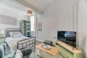 Book cheap short let apartments in Chester City Centre. Our short term rentals are fully furnished, ideal for business or leisure travellers.