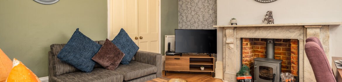 Book Serviced Apartments Bedford for groups, business stays or family holidays. Our short let accommodation with parking is near Bedford station