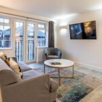 Book stylish holiday rentals in Reading. Enjoy modern apartments with excellent transport links, perfect for business or leisure stays.