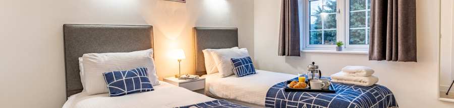Holiday Rentals Reading – Stylish Apartments | Urban Stay Book stylish holiday rentals in Reading. Enjoy modern apartments with excellent transport links, perfect for business or leisure stays.