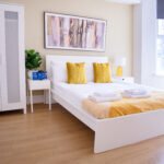 Our Short Term Apartments Luton offer 5-bedroom accommodation near Luton Airport. Perfect for teams, families, and business travellers!