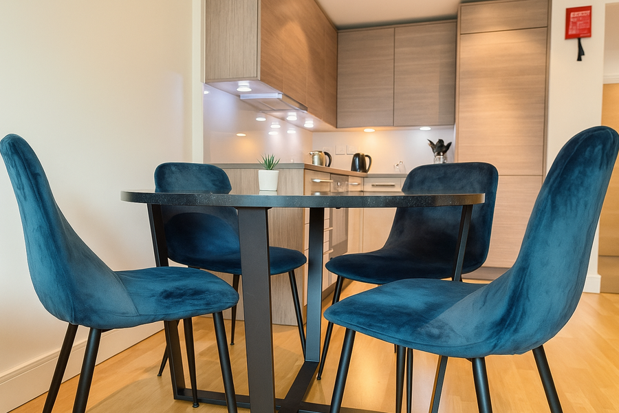 Vauxhall Serviced Accommodation For Leisure Stays | Urban Stay Book-Vauxhall-Serviced-Accommodation-located-near-The-London-Eye-&-Vauxhall-Tube-Station.-Vauxhall-Apartments-features-a-flat-screen-TV.