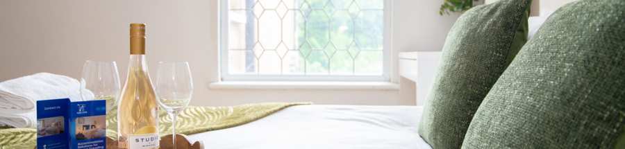 Short Term Apartments Luton For Business & Leisure | Urban Stay Our Short Term Apartments Luton offer 5-bedroom accommodation near Luton Airport. Perfect for teams, families, and business travellers!
