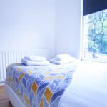 Our Short Term Apartments Luton offer 5-bedroom accommodation near Luton Airport. Perfect for teams, families, and business travellers!