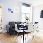 Our Short Term Apartments Luton offer 5-bedroom accommodation near Luton Airport. Perfect for teams, families, and business travellers!