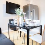 Our Short Term Apartments Luton offer 5-bedroom accommodation near Luton Airport. Perfect for teams, families, and business travellers!