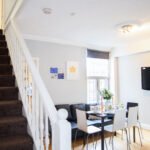 Our Short Term Apartments Luton offer 5-bedroom accommodation near Luton Airport. Perfect for teams, families, and business travellers!