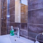 Our Short Term Apartments Luton offer 5-bedroom accommodation near Luton Airport. Perfect for teams, families, and business travellers!